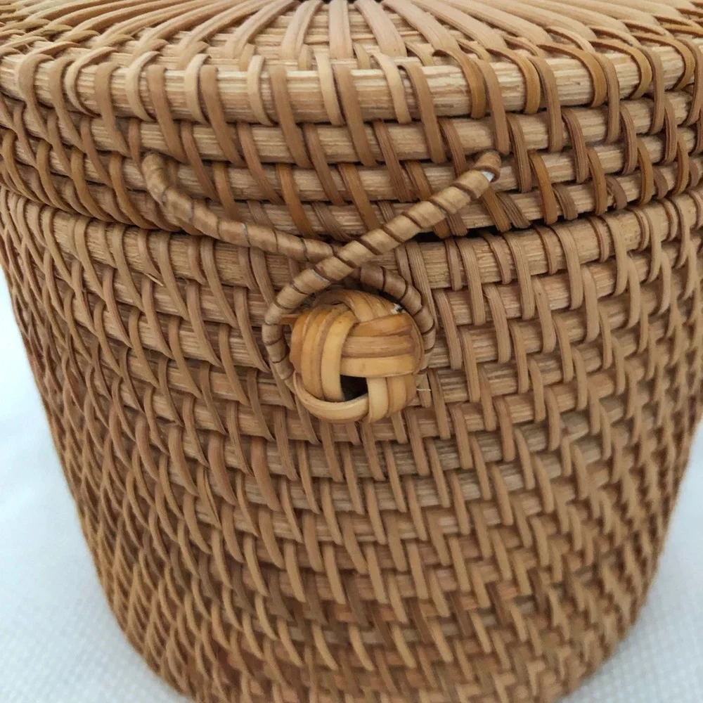 Woven Rattan Tissue Box Cover in Natural Tan NWOT Boho Beachy Rustic Coastal